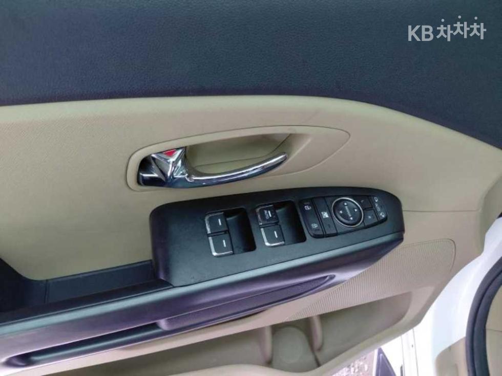 Kia Carnival — miniaturë 5