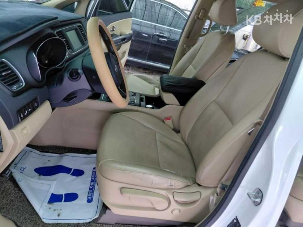 Kia Carnival — miniaturë 7