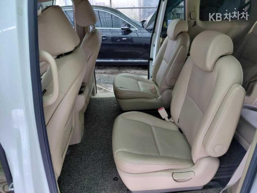 Kia Carnival — miniaturë 8