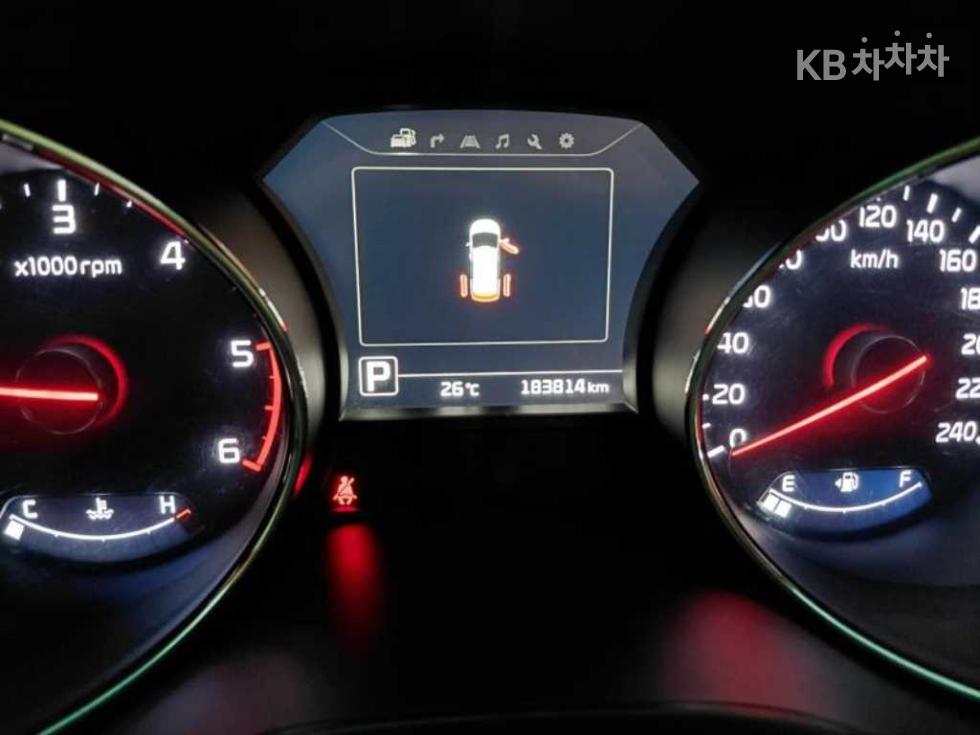Kia Carnival — miniaturë 9