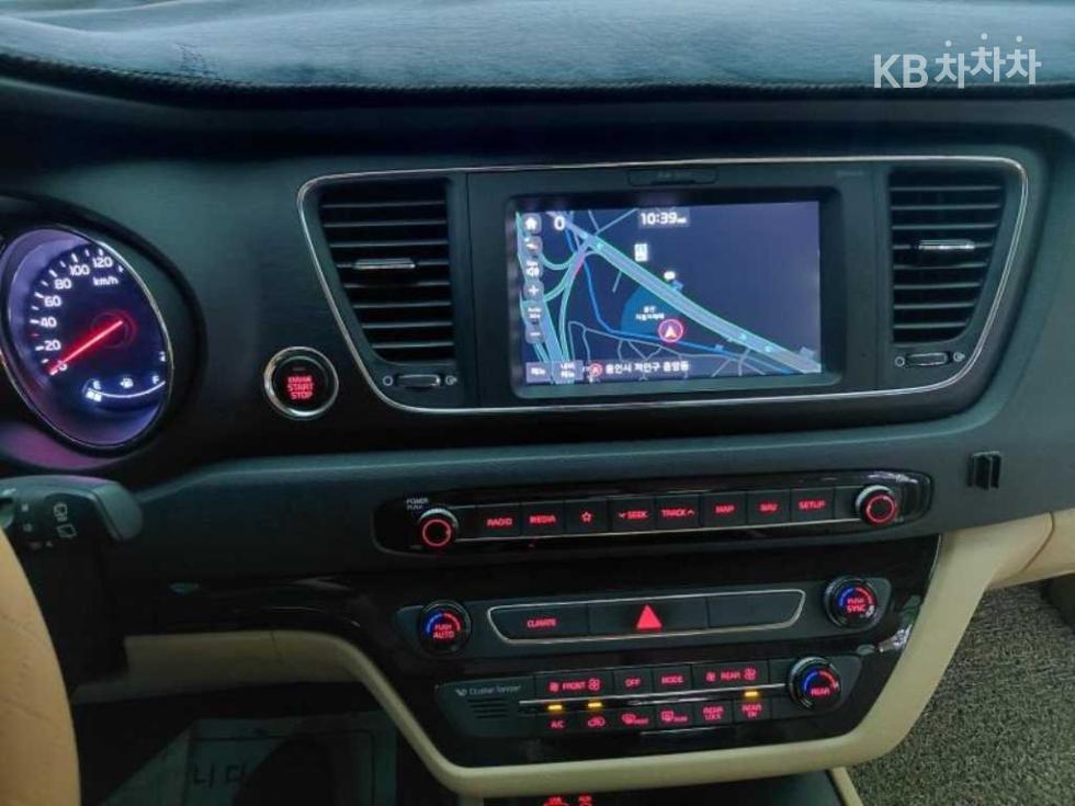 Kia Carnival — miniaturë 10