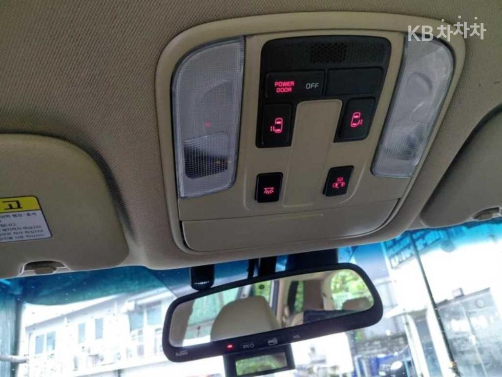 Kia Carnival — miniaturë 11