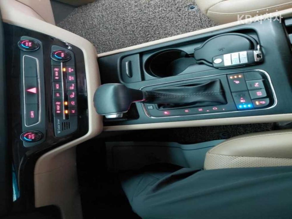 Kia Carnival — miniaturë 12