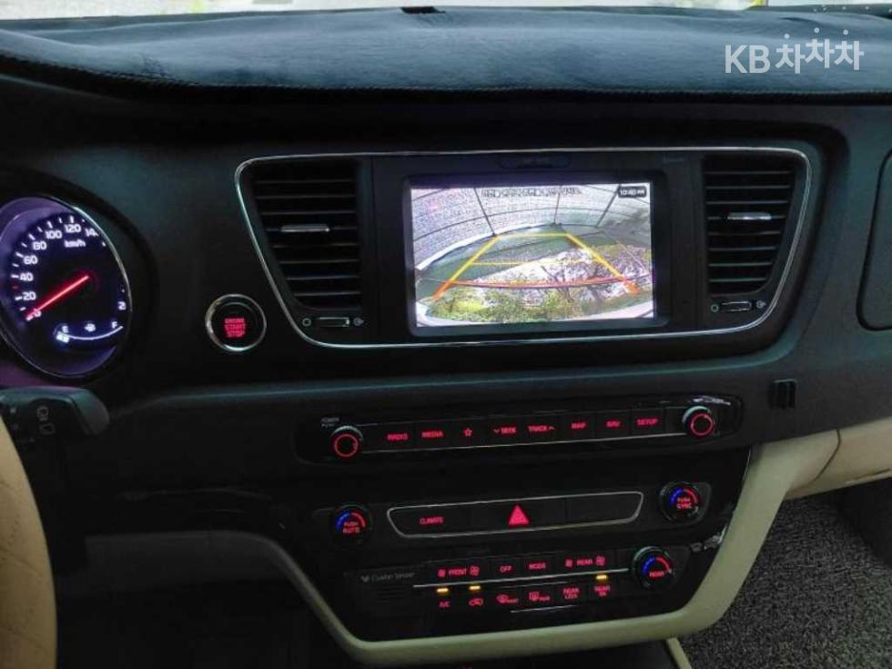 Kia Carnival — miniaturë 13