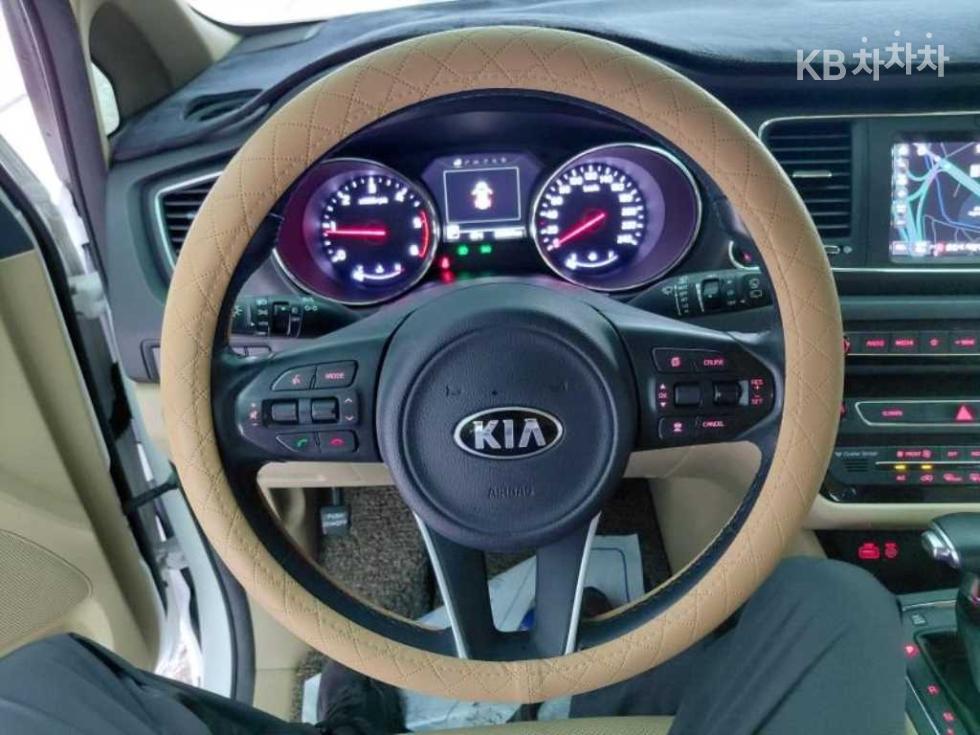Kia Carnival — miniaturë 14