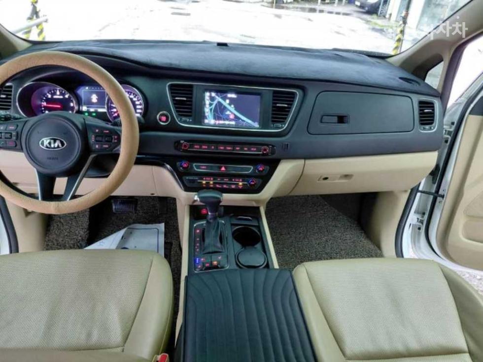 Kia Carnival — miniaturë 15