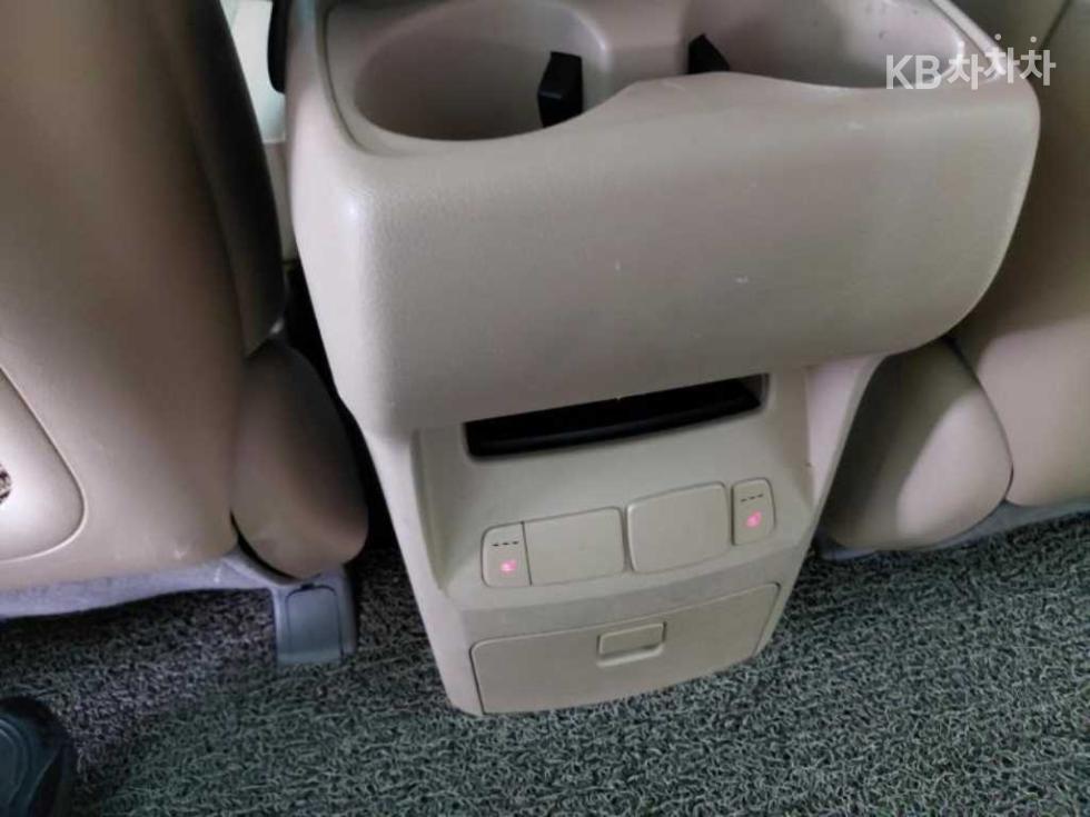 Kia Carnival — miniaturë 16