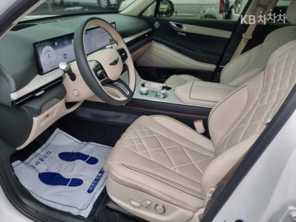 2025 Genesis GV80 photo