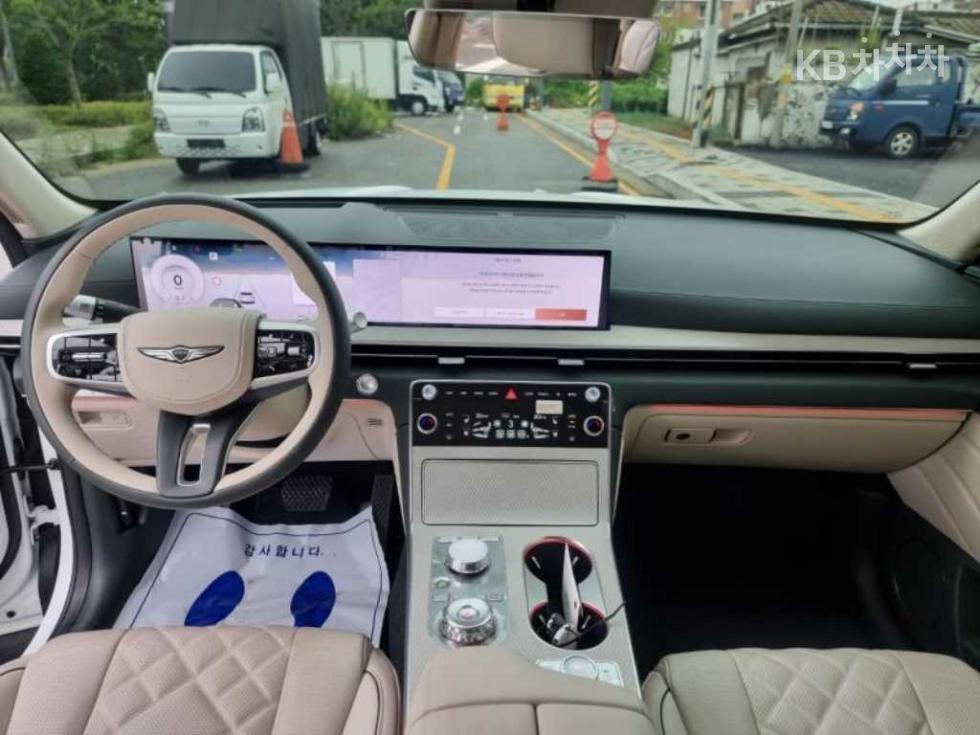 2025 Genesis GV80 photo