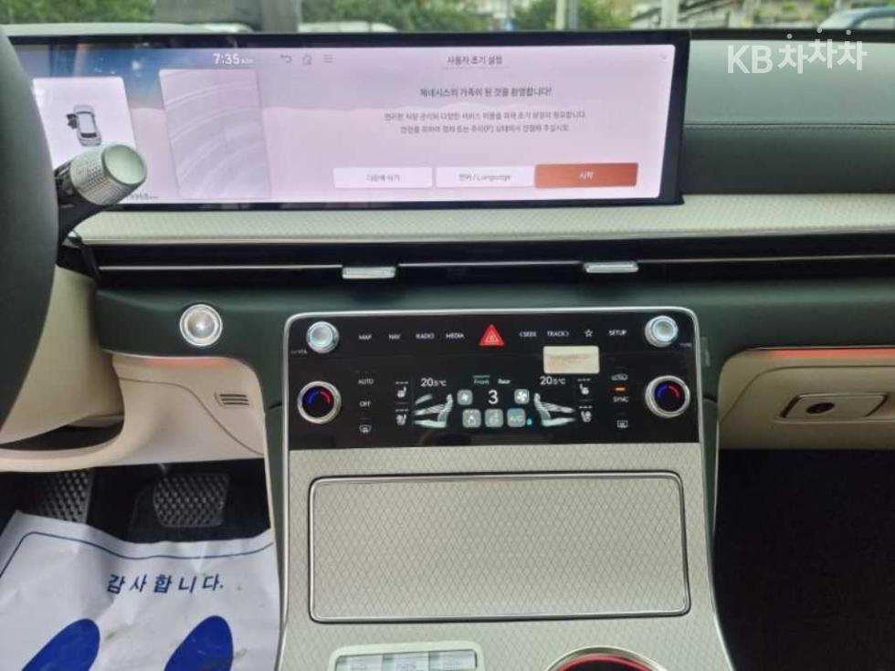2025 Genesis GV80 photo