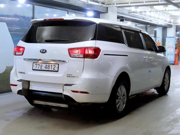 Kia Carnival — miniaturë 4