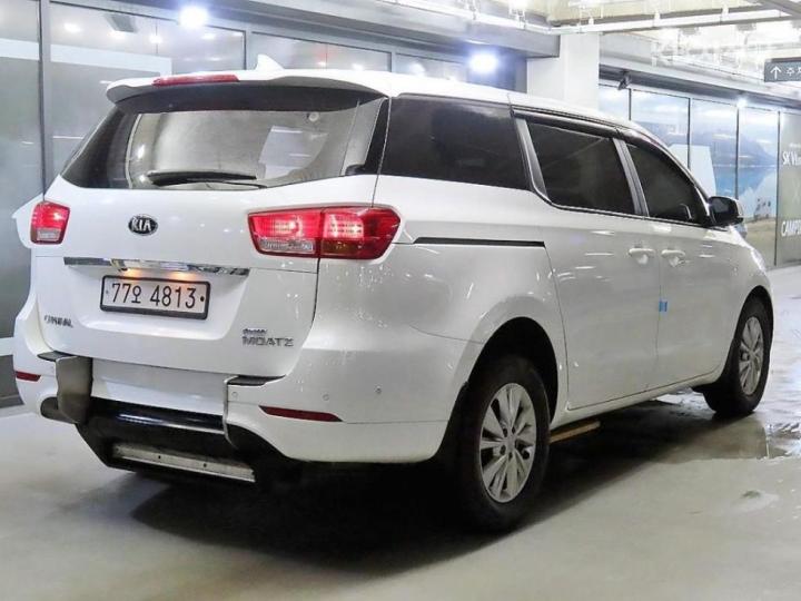 Kia Carnival — miniaturë 4