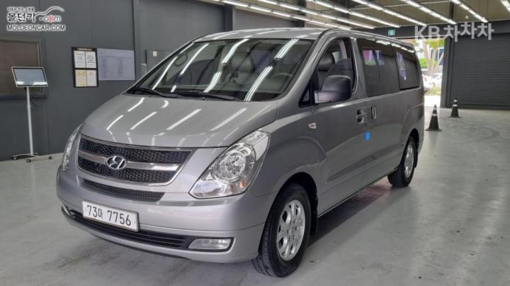 Hyundai Starex 12인승 왜건 CVX 럭셔리 — foto 1