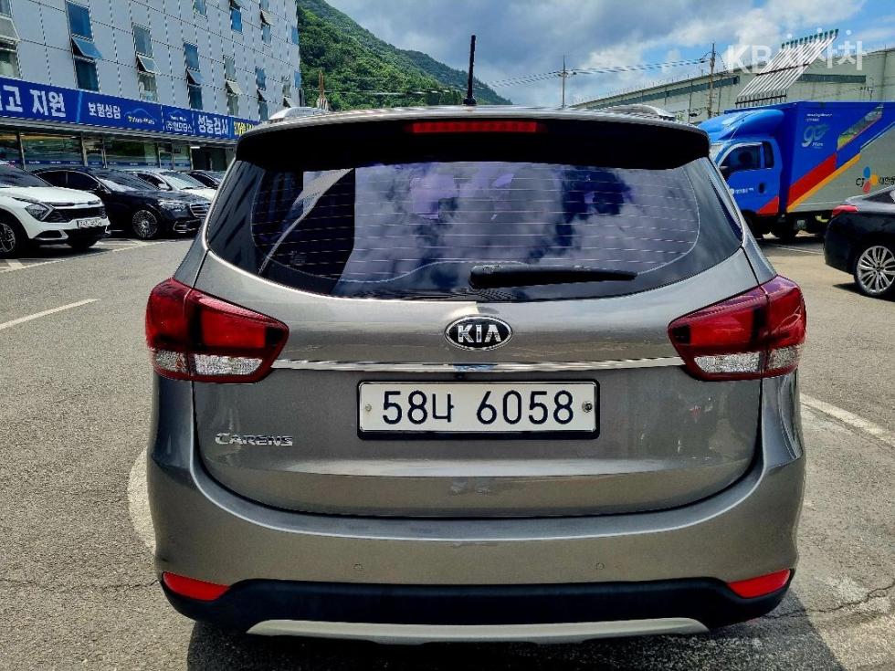Kia Carens — miniaturë 5