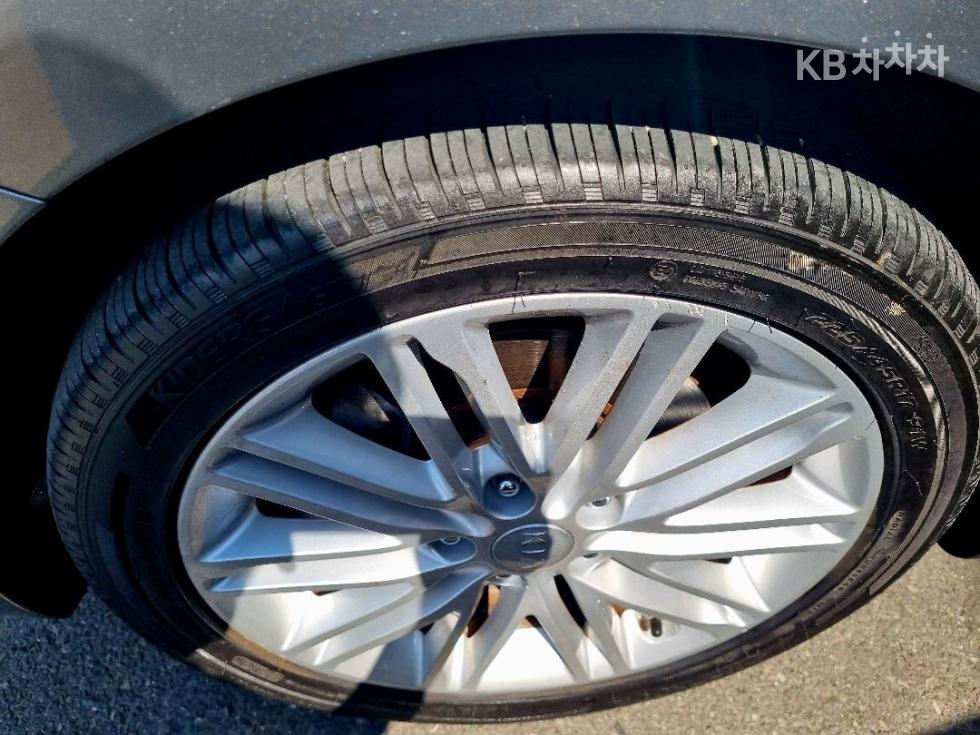 Kia Carens — miniaturë 7