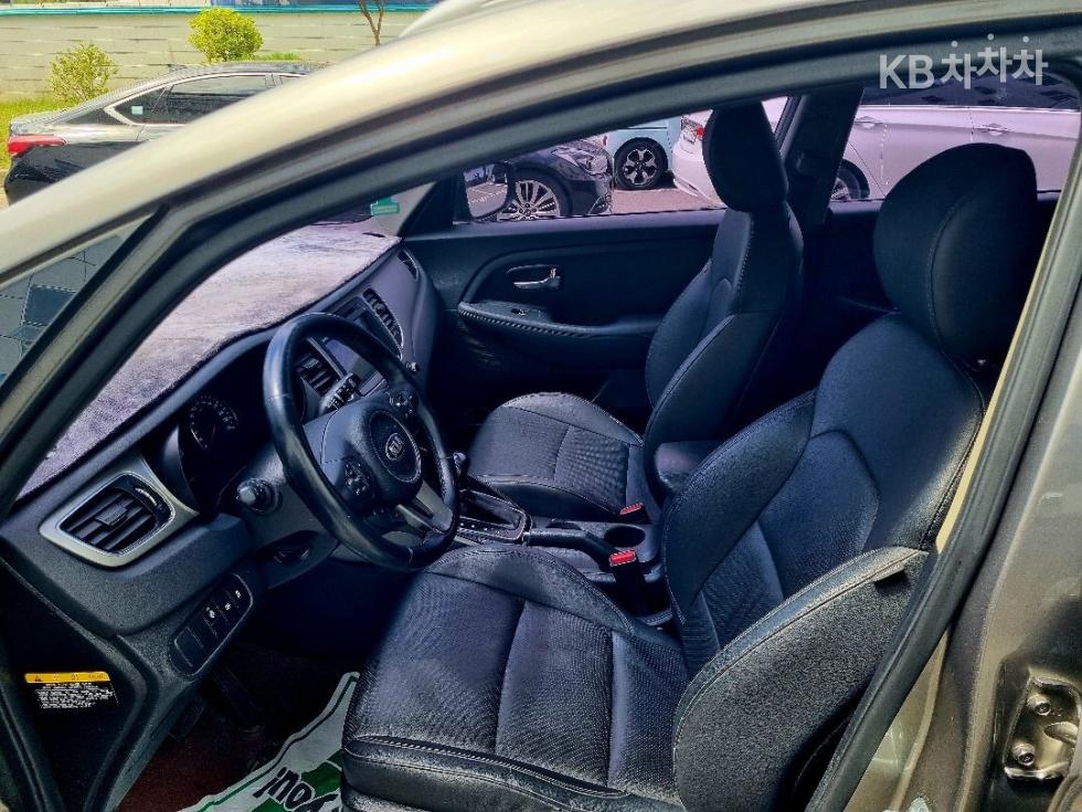 Kia Carens — miniaturë 12
