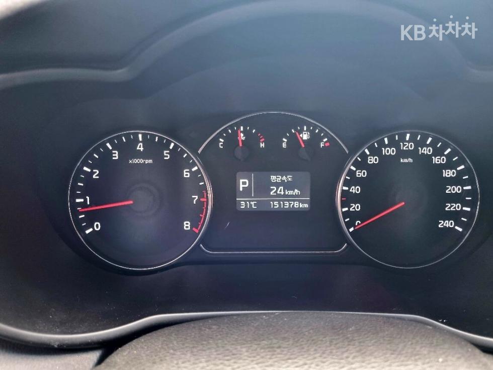 Kia Carens — miniaturë 16