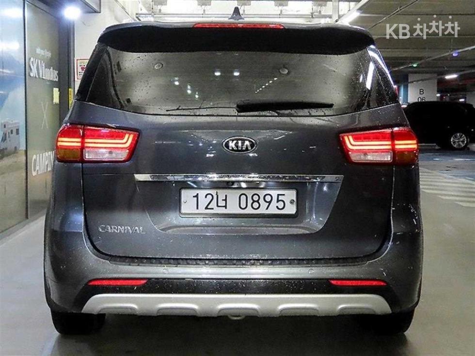 Kia Carnival — miniaturë 5