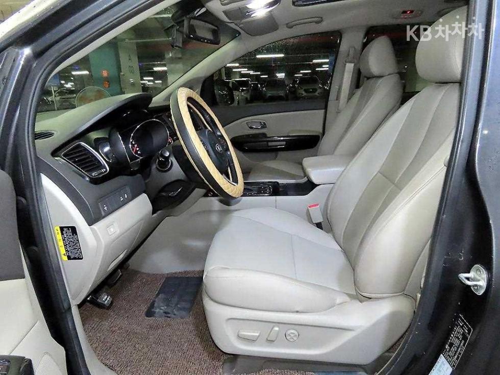 Kia Carnival — miniaturë 6