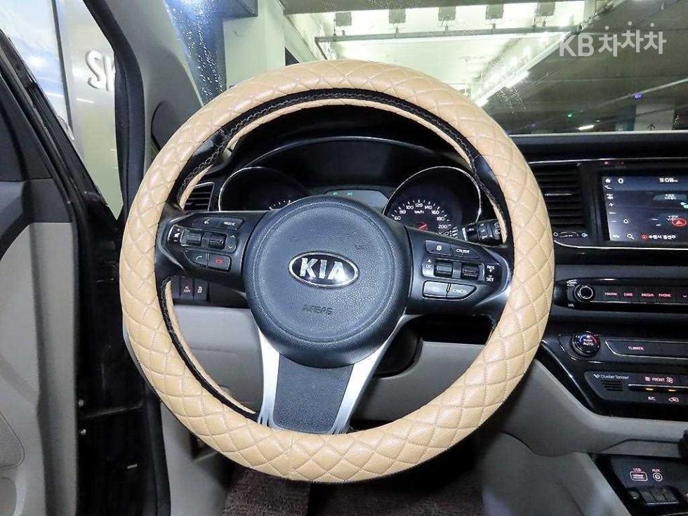 Kia Carnival — miniaturë 8
