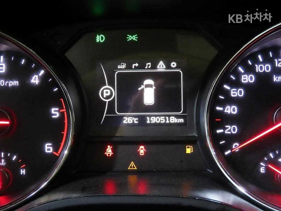 Kia Carnival — miniaturë 9