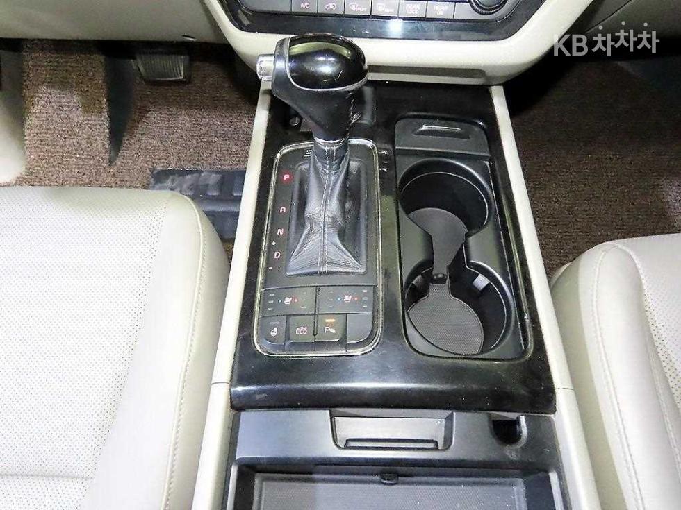 Kia Carnival — miniaturë 12