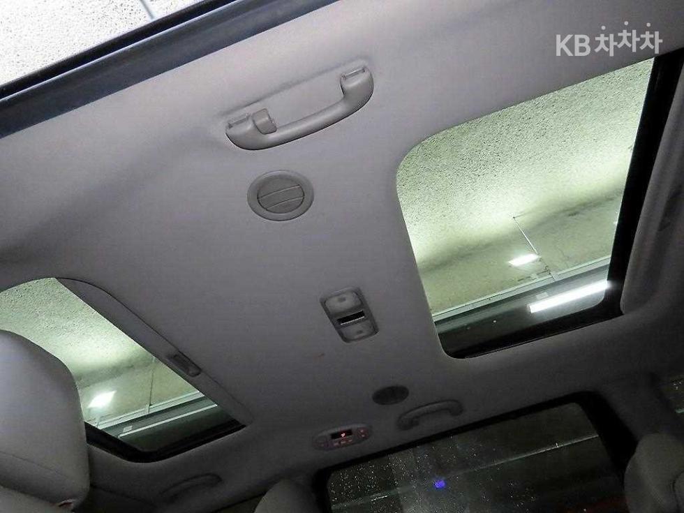 Kia Carnival — miniaturë 16