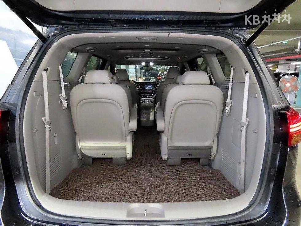 Kia Carnival — miniaturë 17