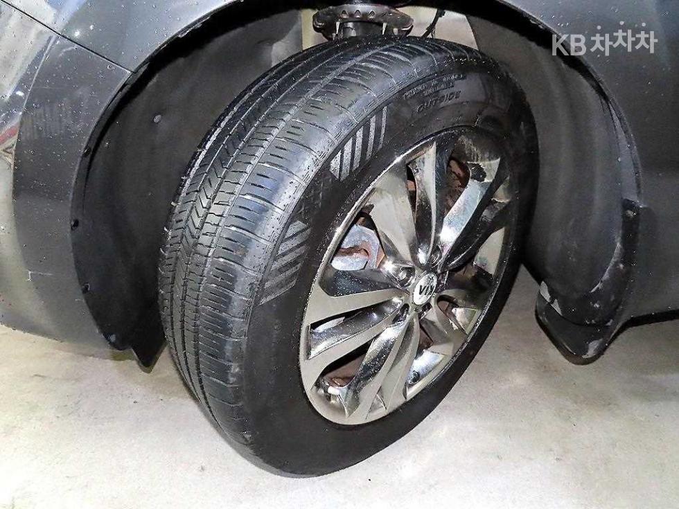 Kia Carnival — miniaturë 20