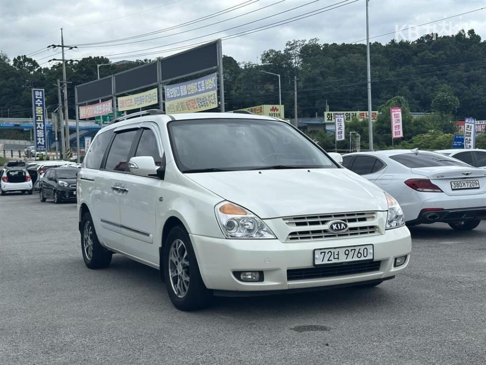 Kia Carnival — miniaturë 2