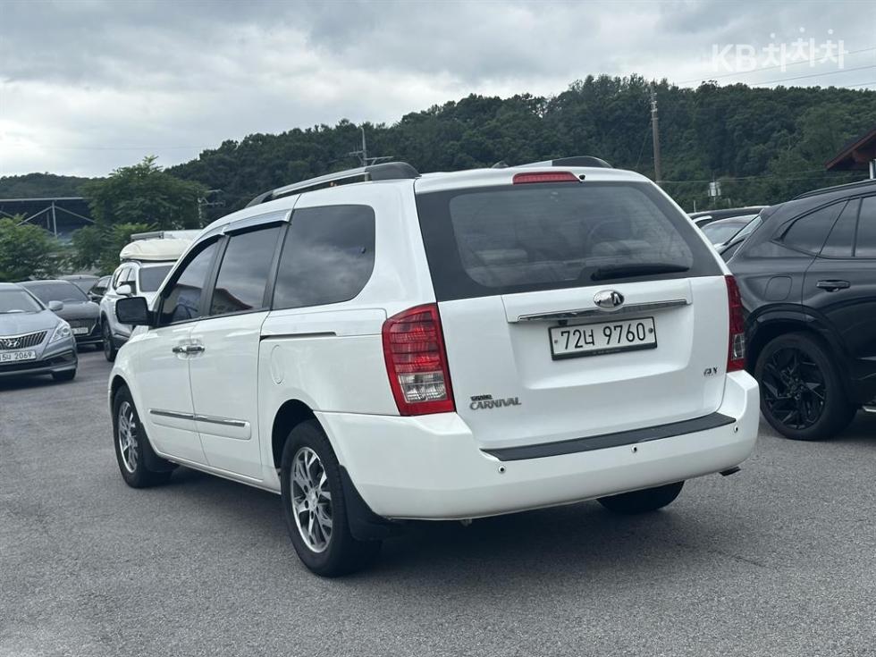 Kia Carnival — miniaturë 5