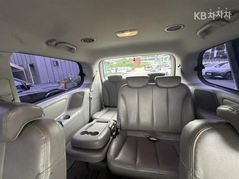 Kia Carnival — miniaturë 9
