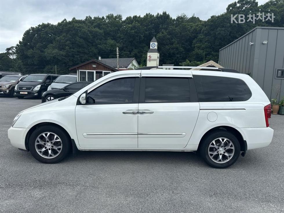 Kia Carnival — miniaturë 11