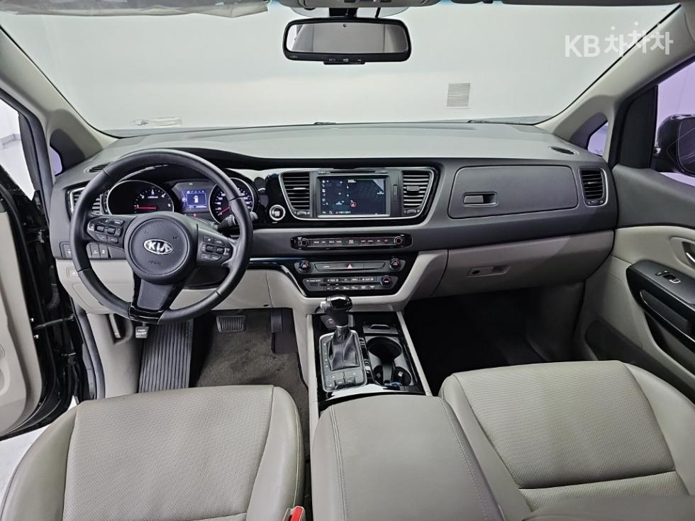 Kia Carnival — miniaturë 7