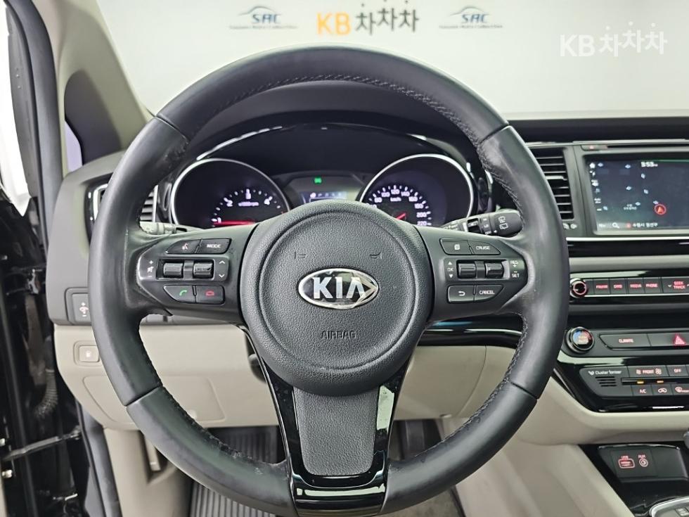 Kia Carnival — miniaturë 9