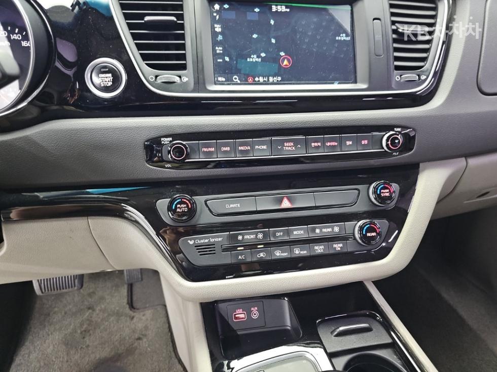 Kia Carnival — miniaturë 10