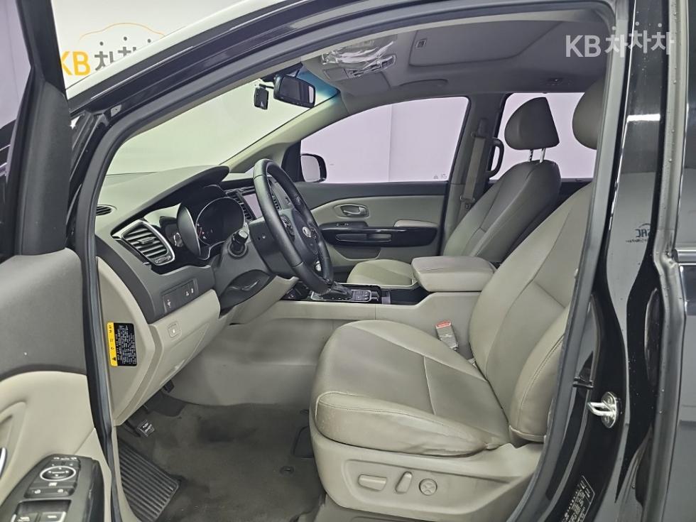 Kia Carnival — miniaturë 11