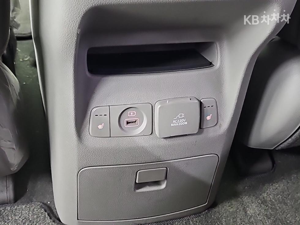 Kia Carnival — miniaturë 13