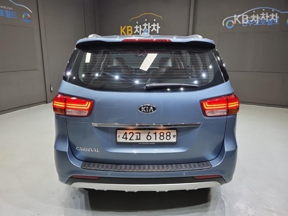 Kia Carnival — miniaturë 3