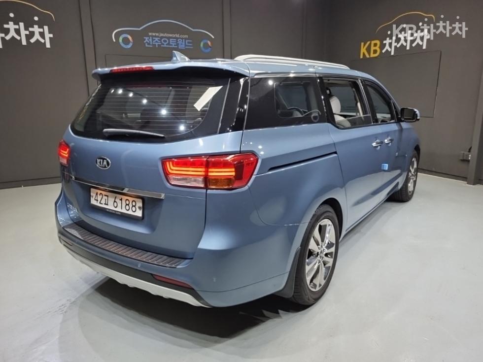 Kia Carnival — miniaturë 6