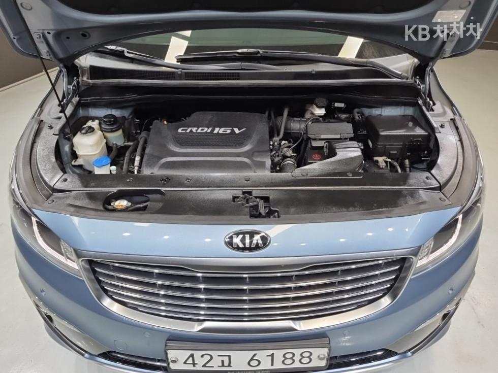 Kia Carnival — miniaturë 8