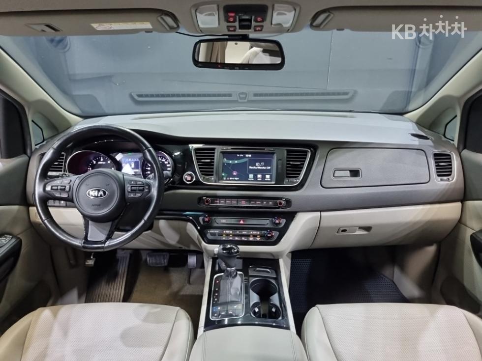 Kia Carnival — miniaturë 9