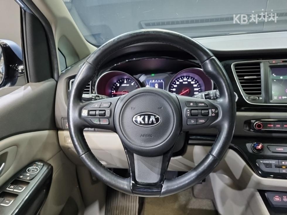 Kia Carnival — miniaturë 11