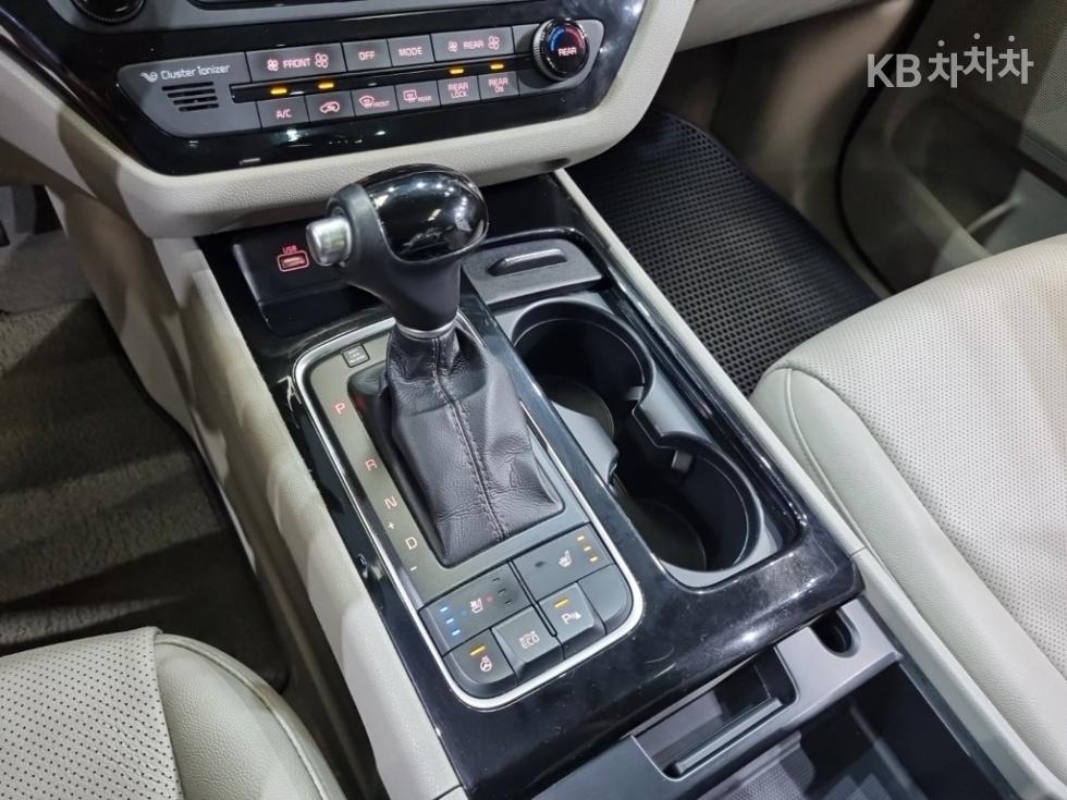 Kia Carnival — miniaturë 14
