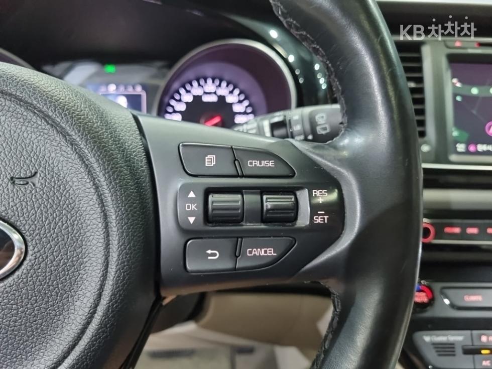 Kia Carnival — miniaturë 15