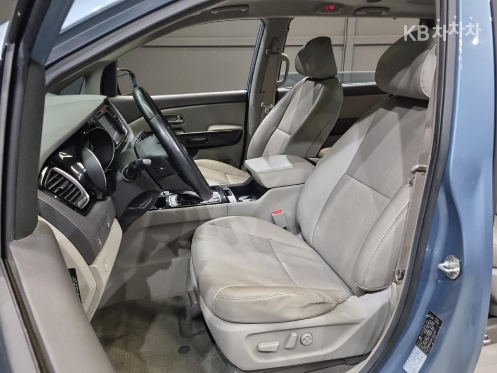Kia Carnival — miniaturë 16