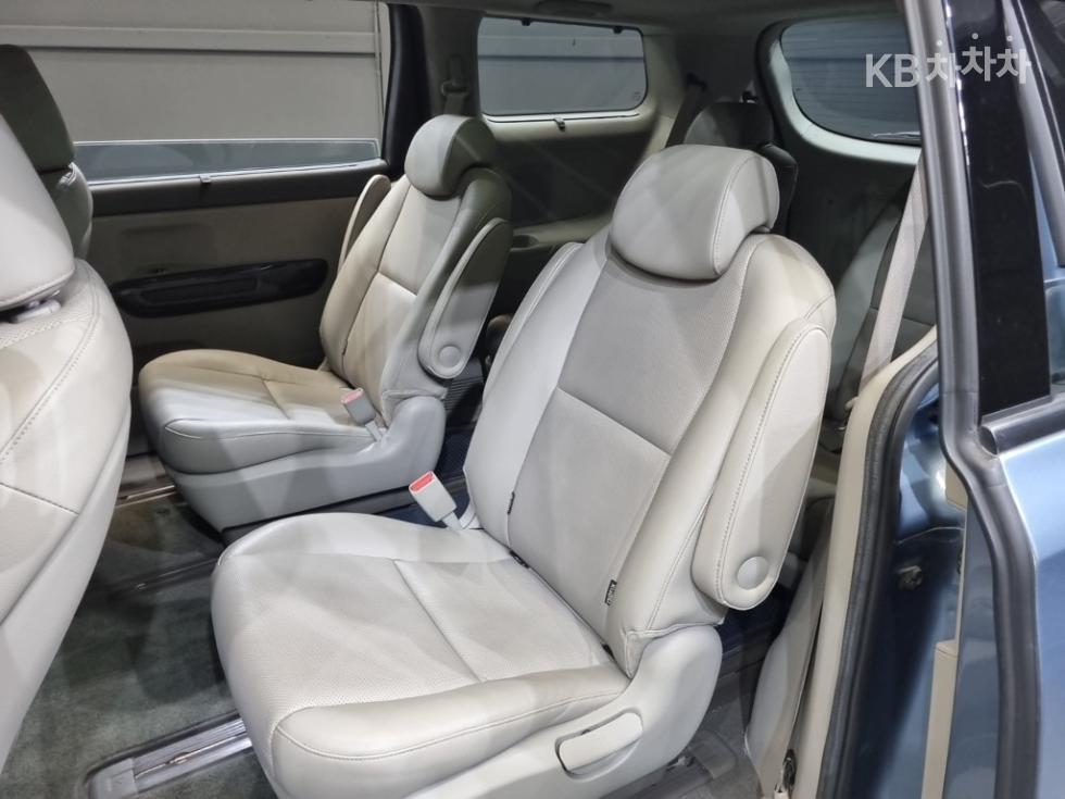 Kia Carnival — miniaturë 17