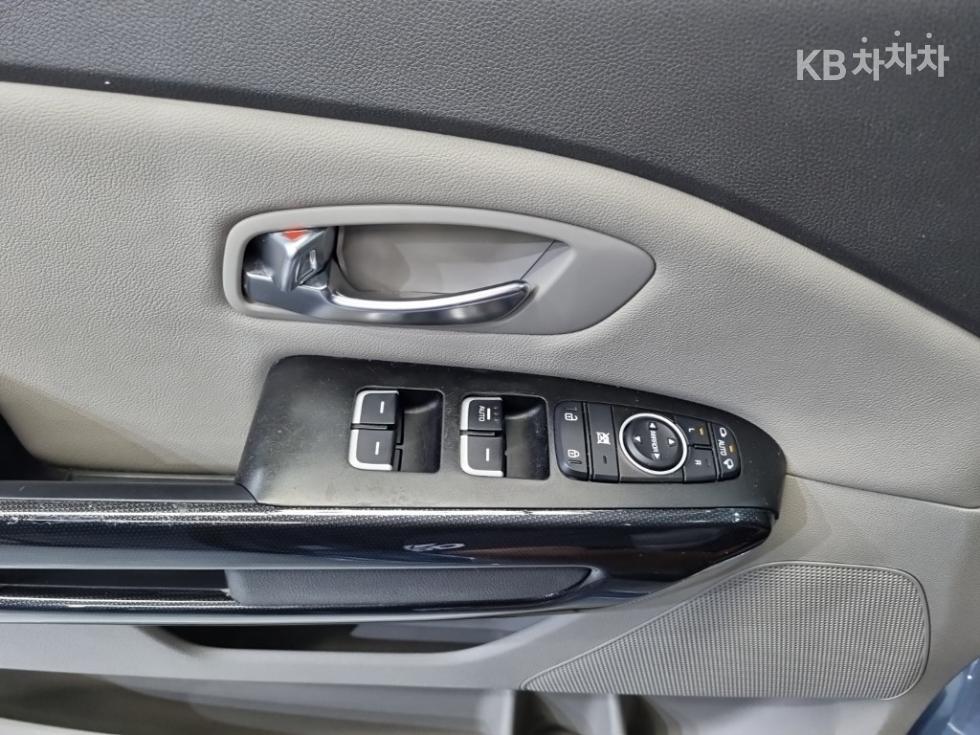Kia Carnival — miniaturë 20