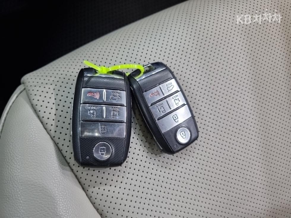 Kia Carnival — miniaturë 23