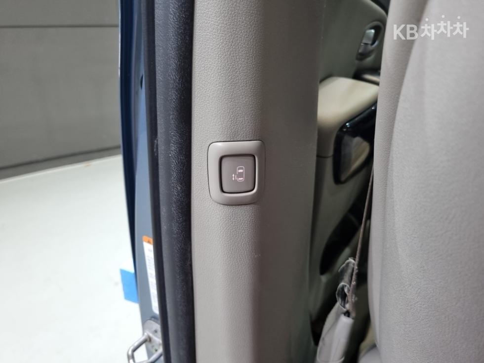Kia Carnival — miniaturë 25